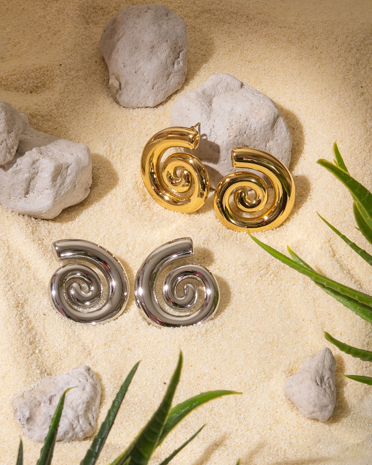LOVER'S LOOP EARRINGS