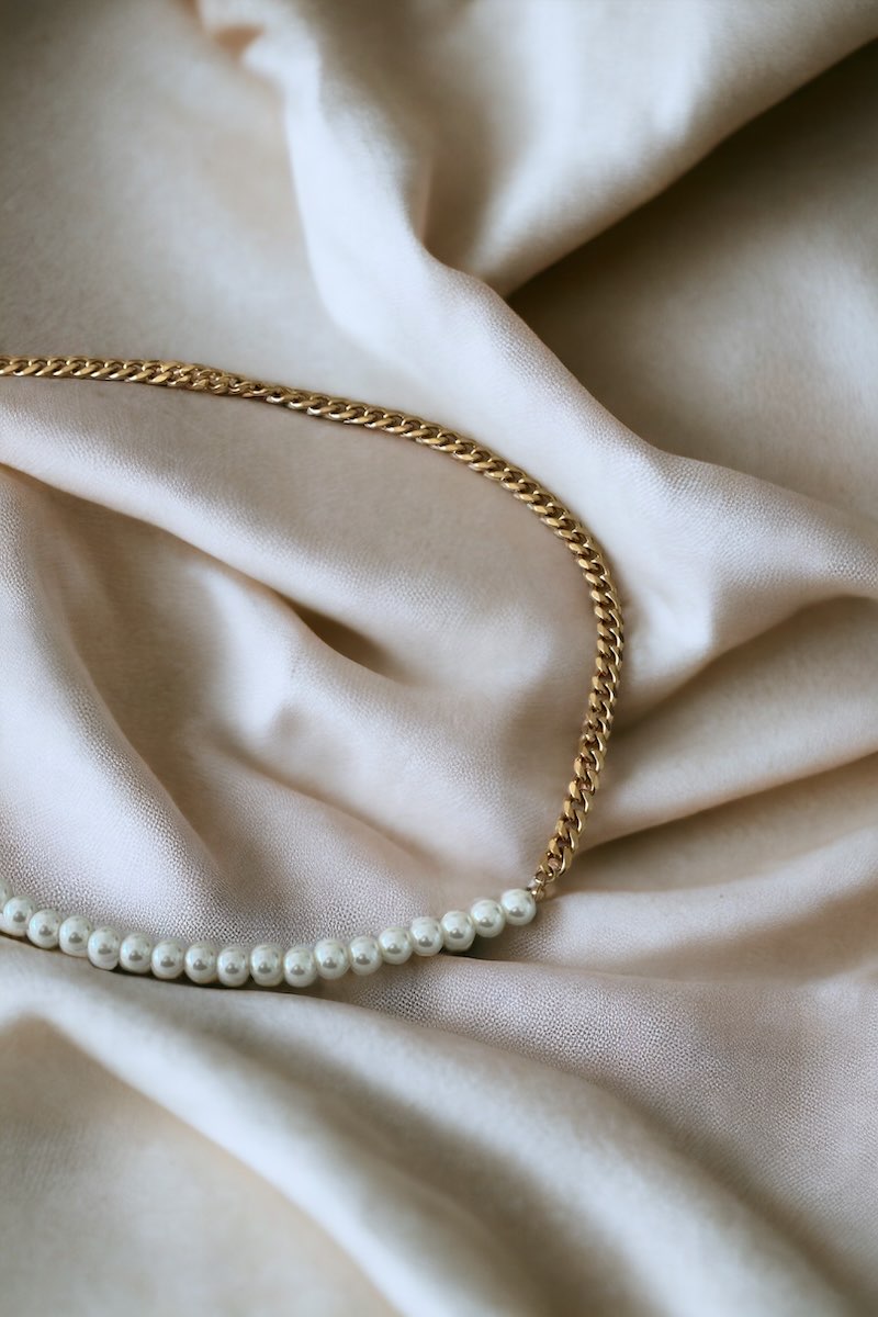 MOONLIT PEARL NECKLACE