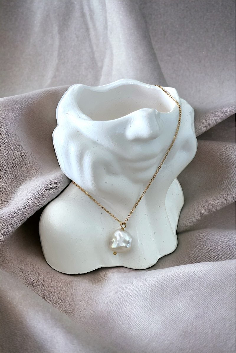 IRREGULAR PEARL NECKLACE