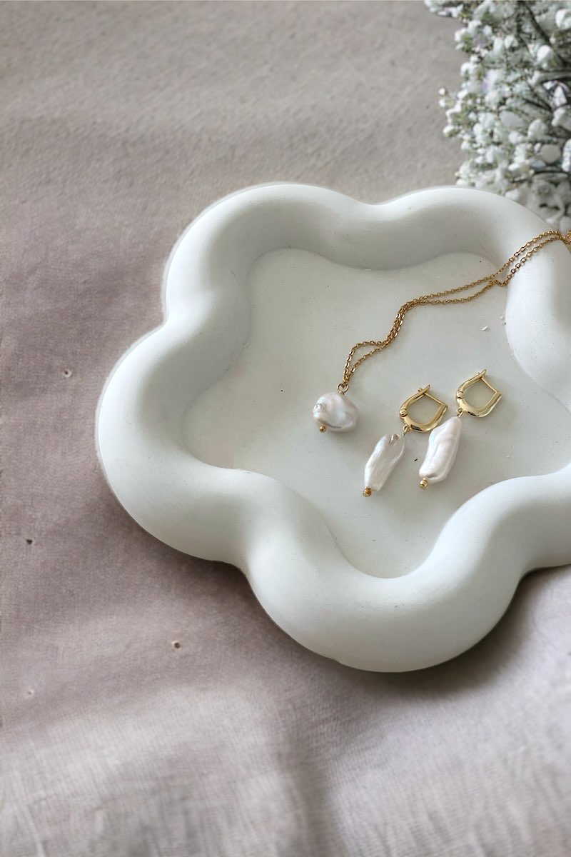 IRREGULAR PEARL EARRING