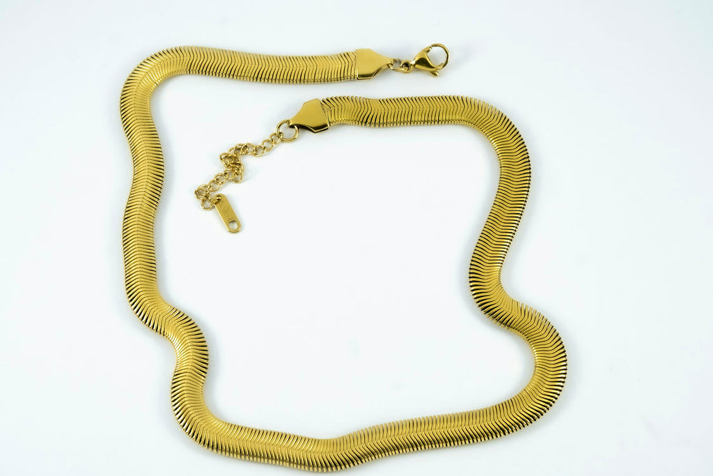 CHUNKY SNAKE NECKLACE