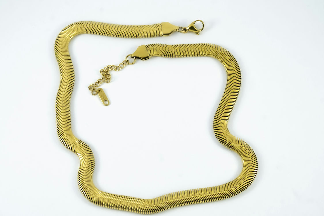 CHUNKY SNAKE NECKLACE