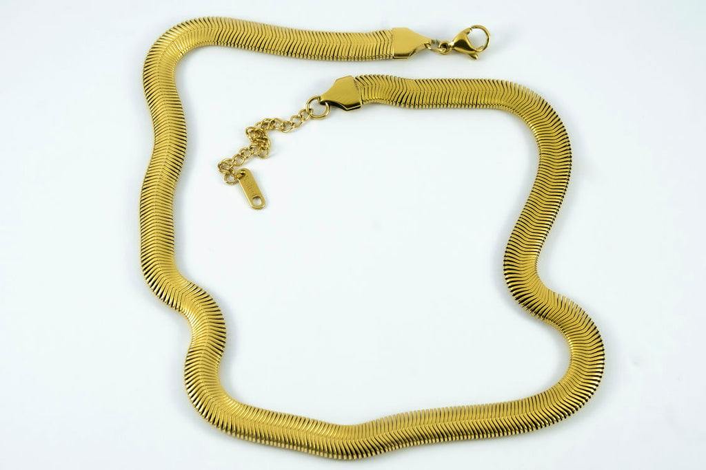 CHUNKY SNAKE NECKLACE