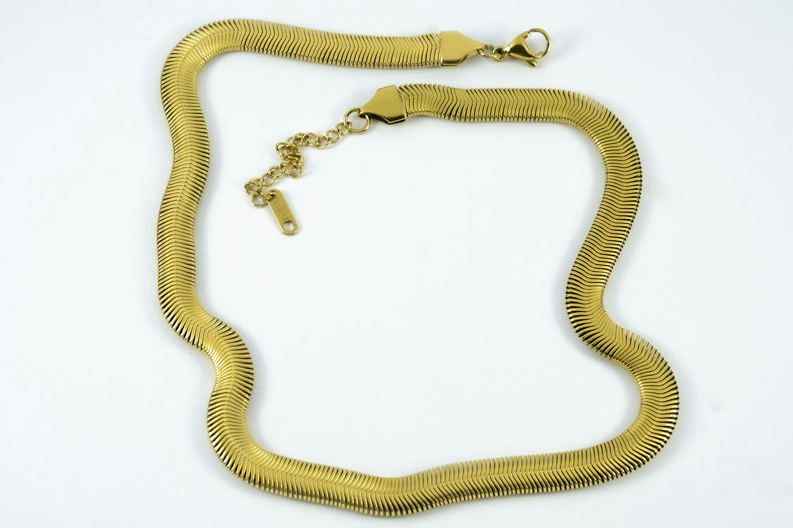 CHUNKY SNAKE NECKLACE